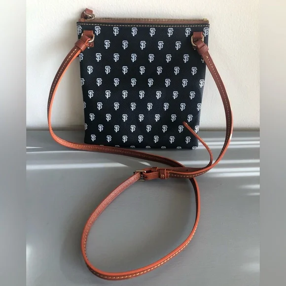 DOONEY & BOURKE SF GIANTS CROSSBODY 3 ZIP CROSSBODY BAG, NWOT - Picture 6 of 9